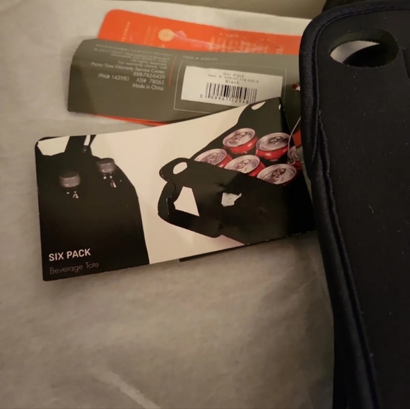 ONIVA a Picnic Time Brand Black Neoprene 6 pack Beverage Tote Carrier Bag - Picture 2 of 6